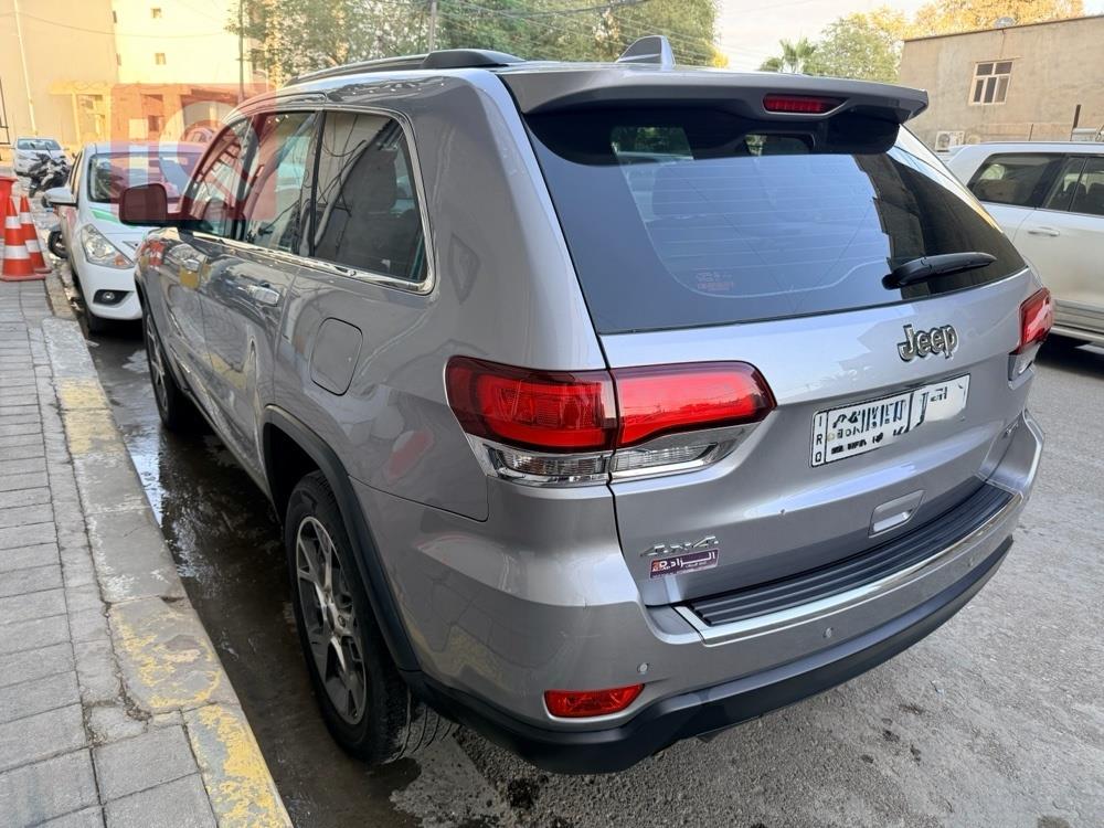 جیپ گراند شیرۆکی